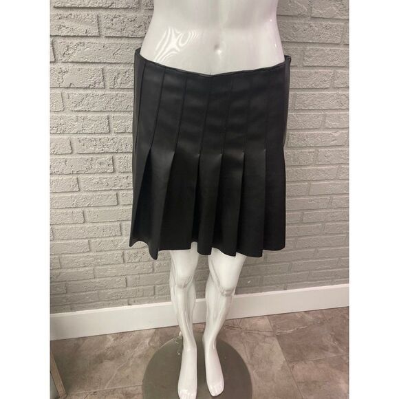 Social Tourist Black Faux Leather Pleated Mini Skirt Size L NWT - Picture 2 of 9
